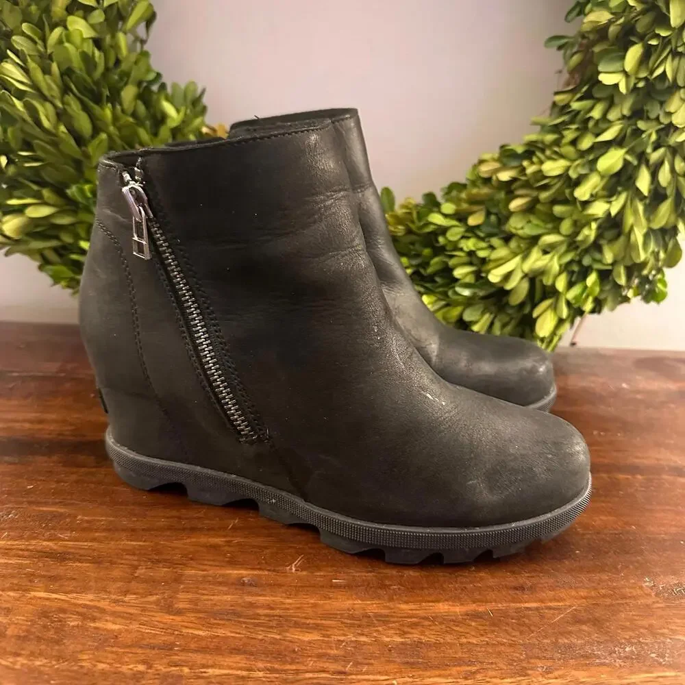 Sorel Joan‎ of Arctic Wedge II Zip Boots 8